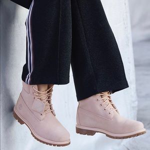 Women’s Size 9.5 Premium Suede Waterproof Boots!